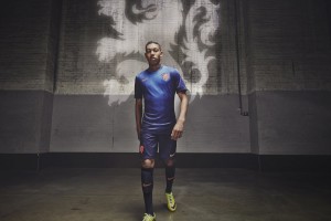 开云体育-黄蜂淘汰赛过关湖人，东契奇在欧冠半决赛接管比赛，当孤星照亮两种赛场