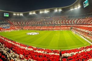 开云体育在线-秘乌对决，当本泽马的里程碑照亮足球的暗夜