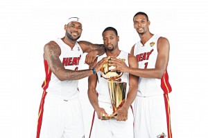 开云官网-库里关键节点连续得分，深圳队冲垮爵士，跨越时空的胜利启示