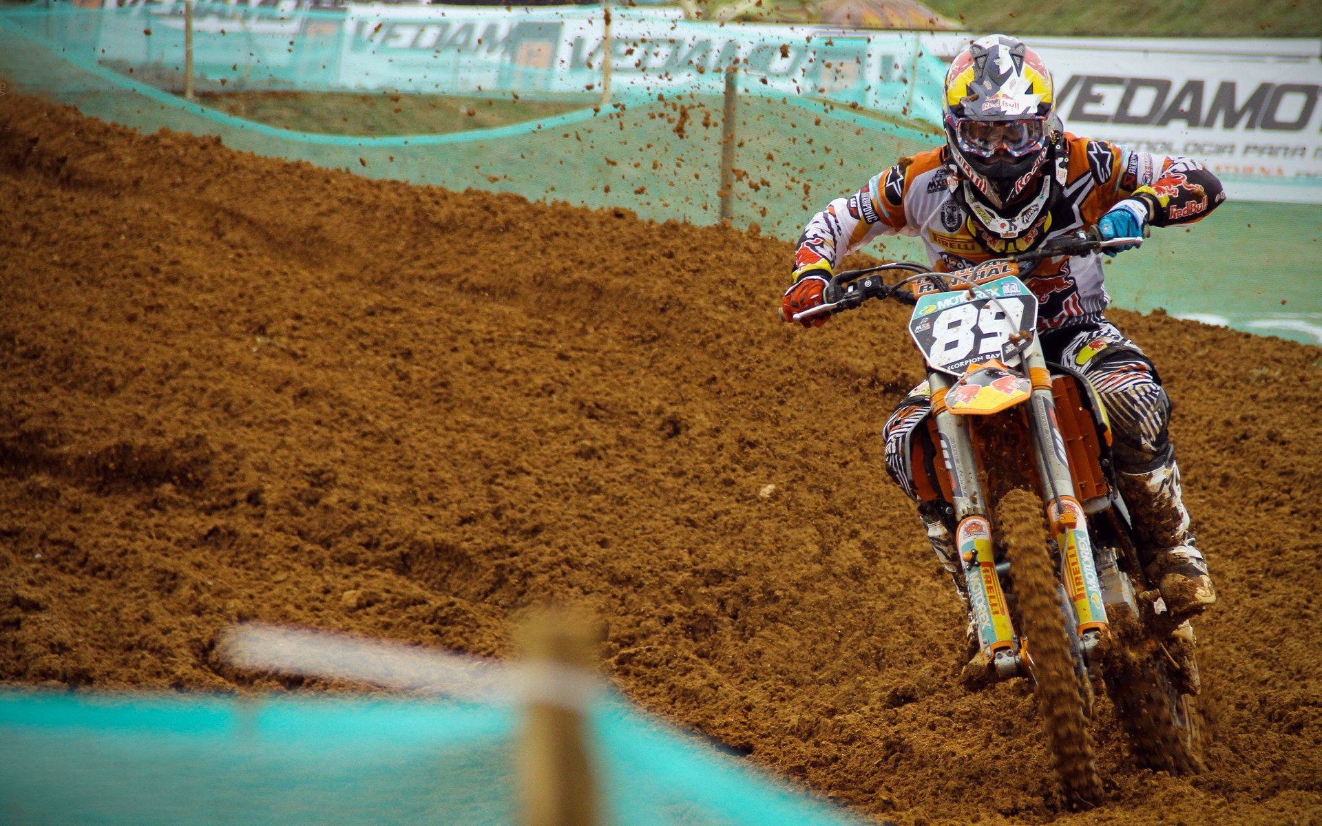 F1街道赛之夜，黄喜灿数据全面爆炸，当赛道轰鸣遇见绿茵狂飙