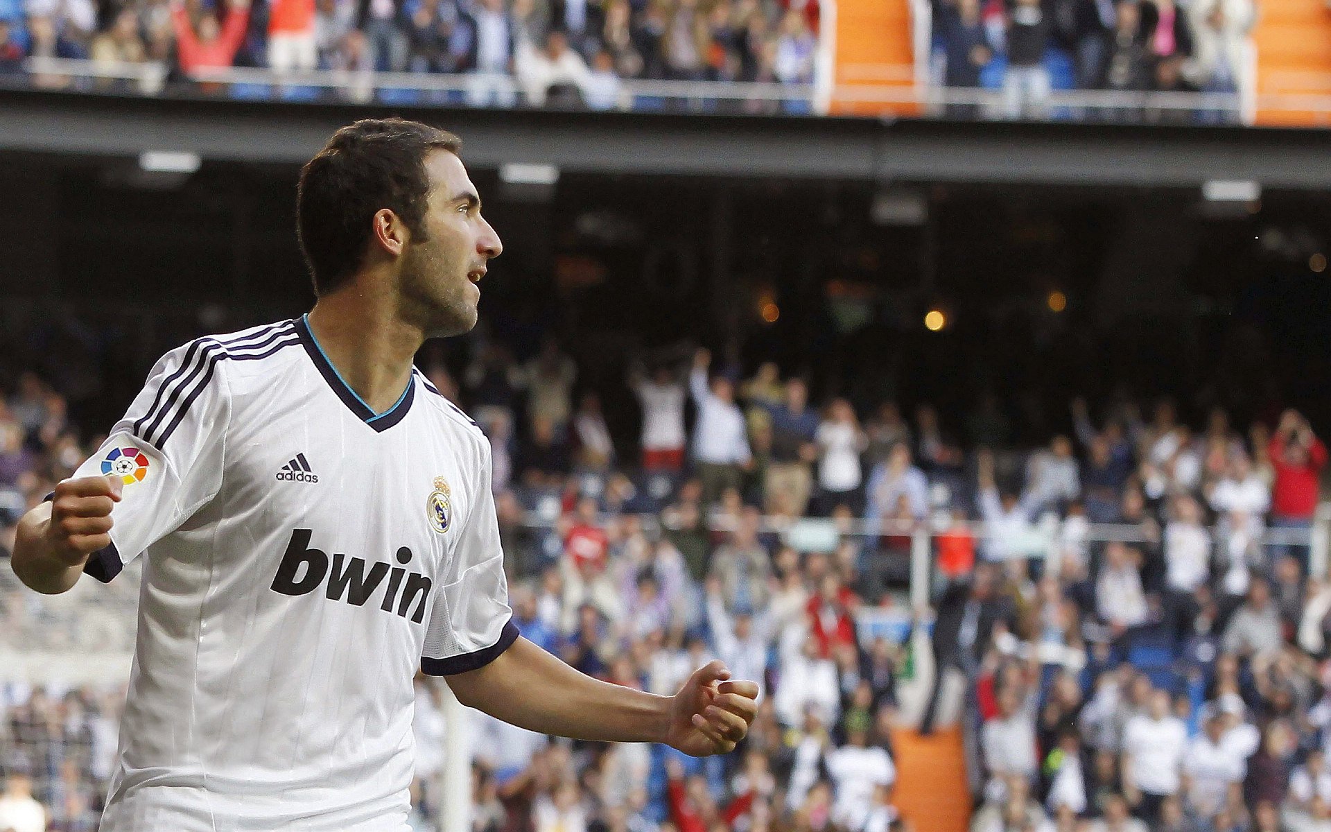 意甲焦点战之夜，阿圭罗关键时刻站出来，点燃蓝黑军团的冠军火种