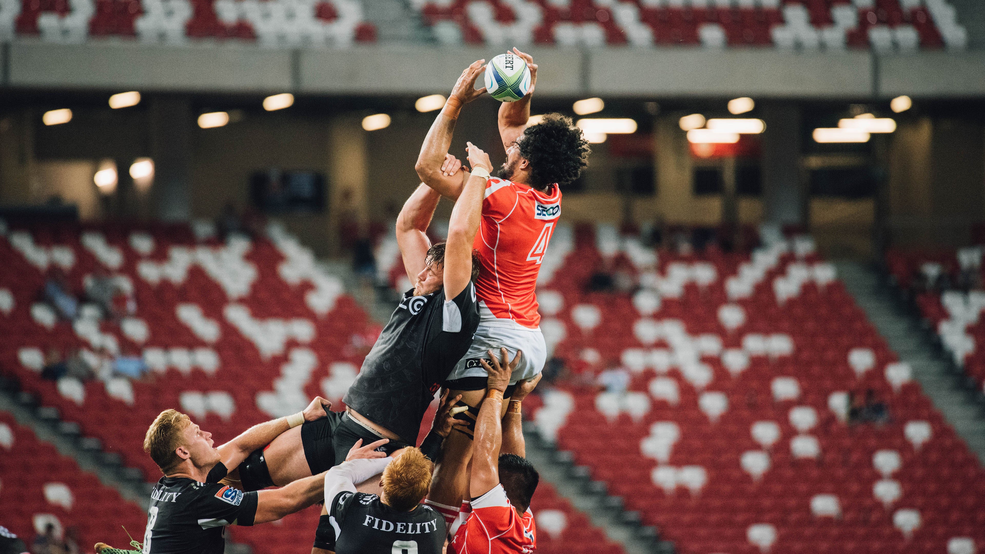 年度焦点之战之夜，阿劳霍，那个在喧嚣中雕刻寂静的人